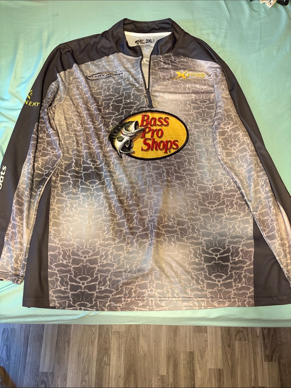 Bass Pro Shops Men’s Gray and Black Long-Sleeve Fishing Shirt
